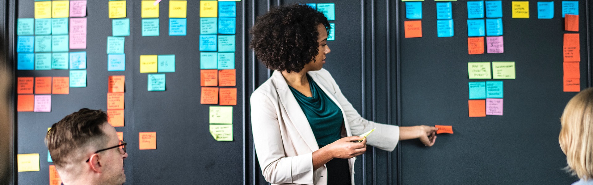 <h3>AdalidMyO presta un sistema integrado de soporte puntual y de formaci&oacute;n continua adaptado a sus necesidades de capacitaci&oacute;n.</h3>
